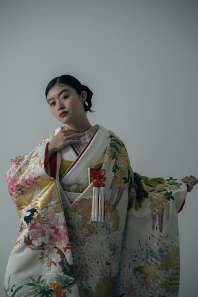 白地翔鶴四季花烏文様
